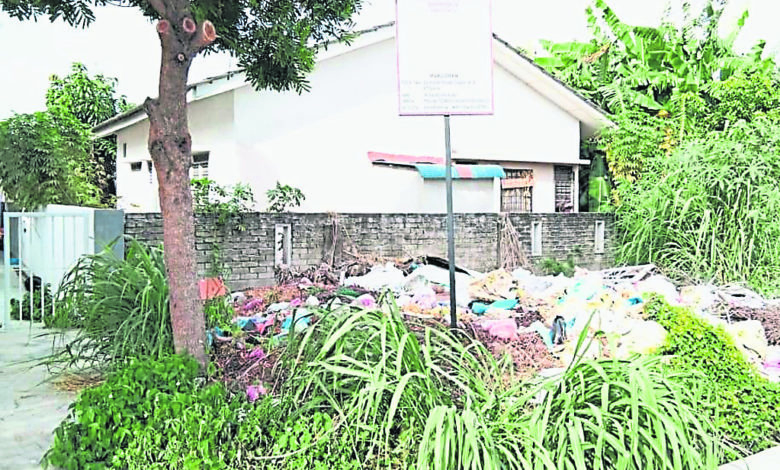 一些位於住宅區的空地，已淪為非法垃圾堆，影響了當地居民的生活。