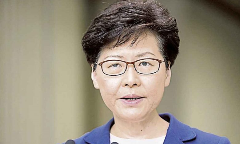 英國劍橋大學沃爾森學院在港區國安法實施後發表聲明，表示正考慮褫奪香港特首林鄭月娥（圖）在2017年獲頒的榮譽院士名銜。
