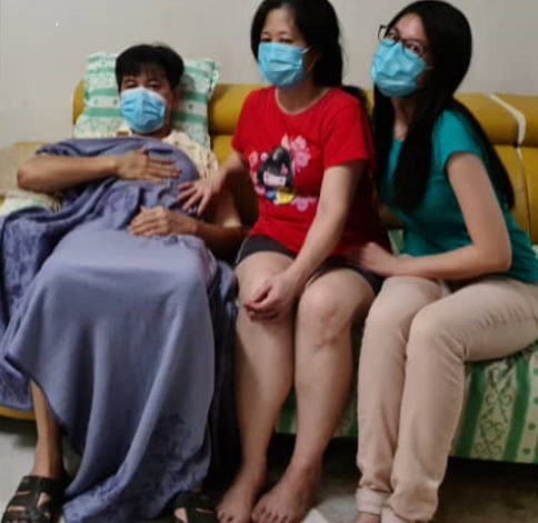 妻女們陪伴在詹亞盛身邊，與他一起打敗病魔。