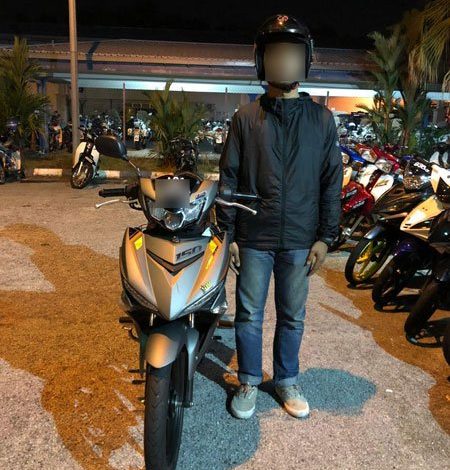 在大道“耍雜技”的4名男騎士，皆被警方帶返警局調查。
