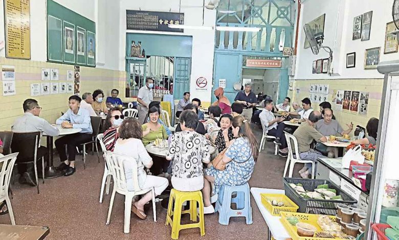 创立于1940年的中国酒店是一个充分展现出“一个马来西亚”的咖啡店，各个族群在一个屋簷下共享美味。