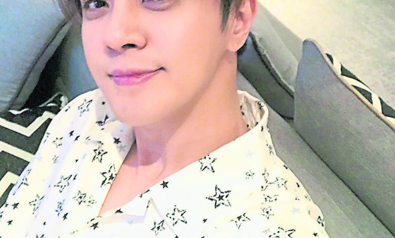 小猪一曝光练舞画面后,便被不领情的网友洗板留言“滚吧”、“别再复出”等负面字眼,看来这铺复出之路,似乎比想像中还难。