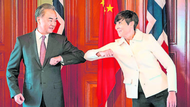 Photo of 香港人獲提名和平獎 王毅警告勿政治化諾貝爾獎