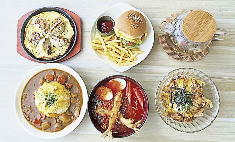 店家想做一些跟外面日式餐館不同的食物,如果你喜歡喝番茄濃湯,必試「炸蝦拉面番茄湯」(下排中間) 。