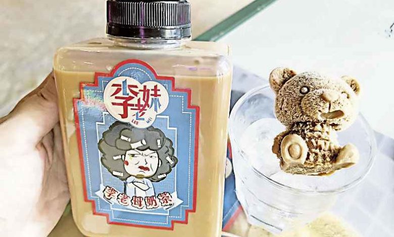“李老母”以包租婆造型亮相,奶茶配上可愛的小熊奶茶冰塊,是不是具有“雙重可愛”效果?