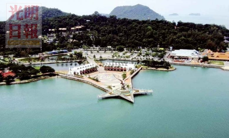 從內陸海底輸水管運水至浮羅交怡的其中3公里範圍內，出現了24個洞口，導致島上50％生水供應受到影響。