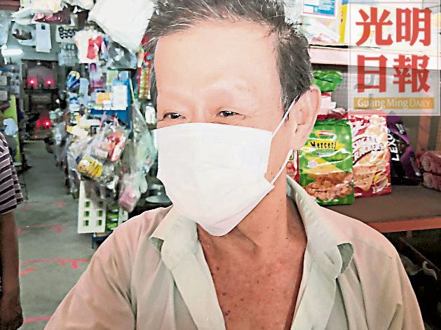 李福民指該店生意下降至剩下25％，目前只有當地居民光顧。