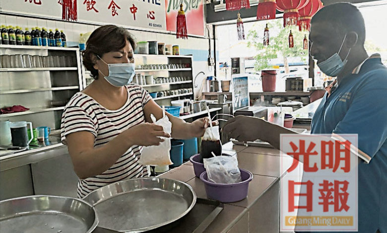 麗雅飲食中心業者陳女士對於連續4天沒有水供大感無奈。
