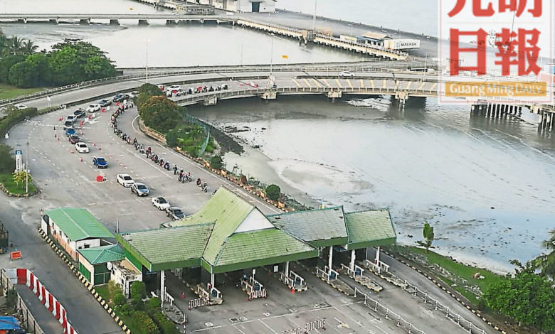 檳威渡輪臨時發生故障，北海碼頭出現小車龍。