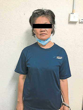 55歲華裔女業者涉嫌倒掛國旗被控。