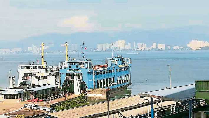 快捷渡輪公司緊急搶修後，Pulau Angsa號渡輪已在投入運作，每40分鐘一趟。