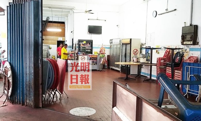 業者收起所有桌椅，以阻止顧客堂食。