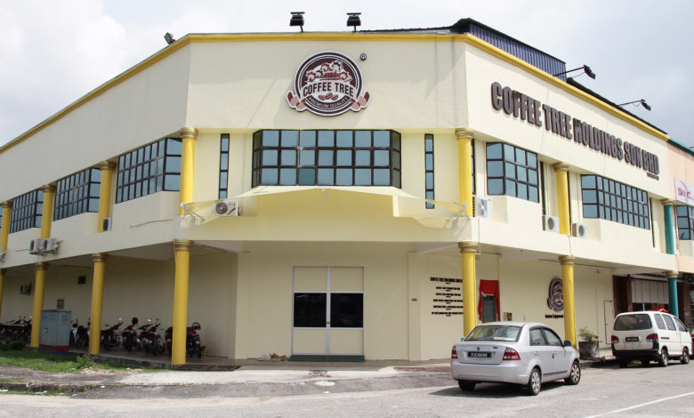 Coffee Tree於威中峇東丁宜輕工業區的工廠，員工多達六十多位。
