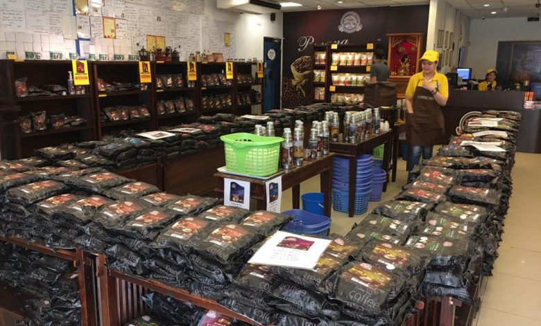 Coffee Tree和Tea Leaf在檳島的展示廳有零售各種優質商品，擁有多種特選的咖啡及茶飲料。