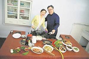 公松峻和太太李淑佩為我們呈獻多道家傳福建娘惹傳統菜餚。