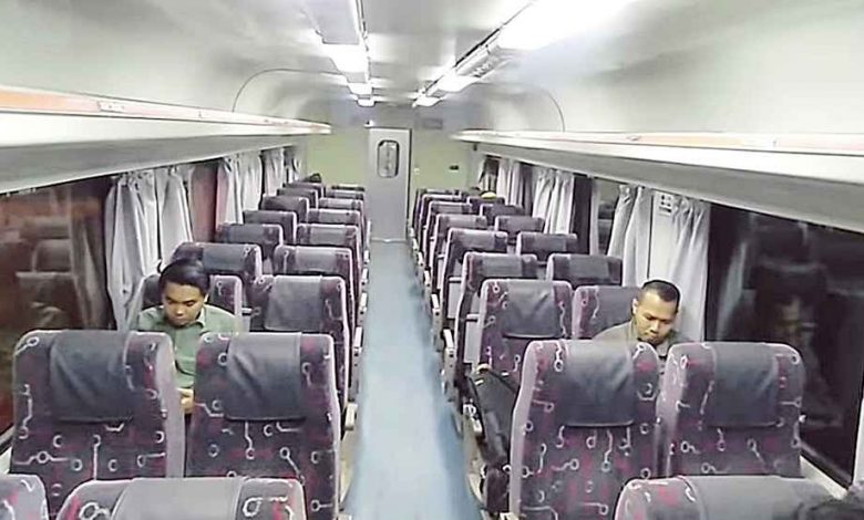 火車從華卡峇魯開往達篷，每趟行程約3個小時半，莫哈末阿蘇漢及莫哈末希米通常都會爭取在路上多休息。
