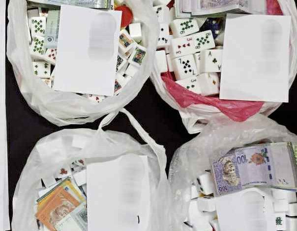 警方把現場的麻將、現金等帶返警察局為證物。
