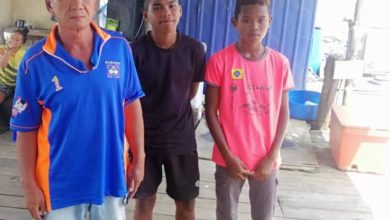 Photo of 3男捕魚遇大浪沉船 沖上獅城德光島獲救