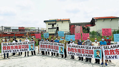Photo of 反對寶石戲院發展 商民拉橫幅和平糾察