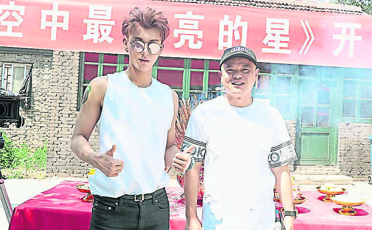 黄子韬8月曾为生病的爸爸祈福，如今面临丧父之痛，令粉丝格外心疼。