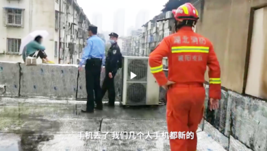 Photo of 女子冒雨坐天台 弄丟手機鬧跳樓