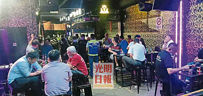 威北警方昨日突擊檢查5間娛樂中心。