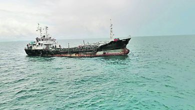 Photo of 非法停泊柔東部海域 油槽船被扣 4人被捕