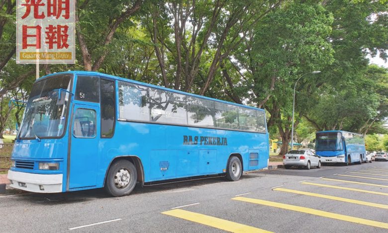 斯里尼蒙花園有2廠巴停置5個多月沒移動，也找不到車主與司機。