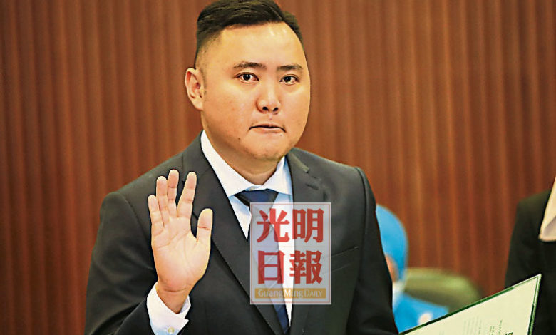 行動黨柯文林受委市議員。
