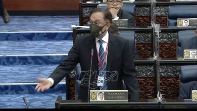 Photo of 財長要提呈財案時 安華突站起來提要求