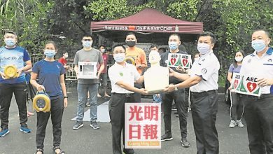 Photo of 檳島5市議員聯合撥款 3 AED贈人民社警