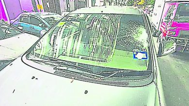 Photo of 組屋高樓拋風扇 砸破車鏡 車主怒罵