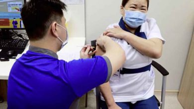 Photo of 獅城首個接種疫苗 女護士：像螞蟻咬