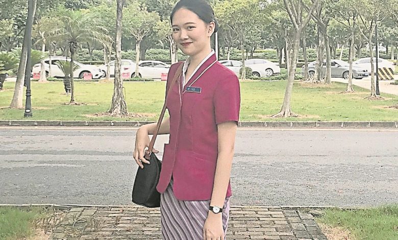 由於紫薇的服務基地在廣州，所以，她能回家的機會非常少，通常也只能申請幾天年假返回馬來西亞探親。