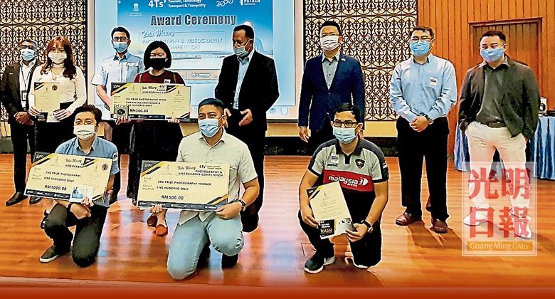 攝影組5名優勝者與嘉賓們合照。