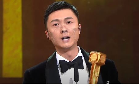 王浩信日前在TVB《萬千星輝頒獎典禮2020》登上戲王寶座.