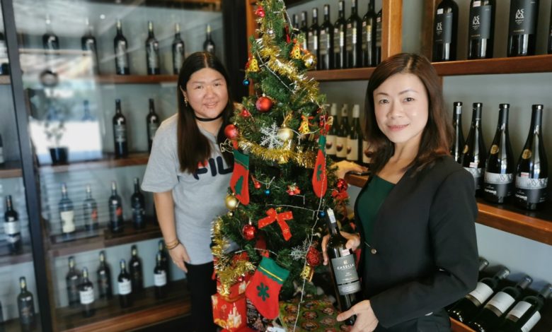 聯合創辦人朱敏美May Chu(右)及陳慧琳 Yukie Tan(左)表示，開設這一間獨特的菲式餐廳算是味蕾的一次美麗的邂逅。
