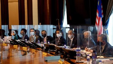 Photo of 慕斯達法有出席內閣會議    透明隔板保護其他部長