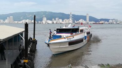 Photo of 陳德欽：至晚上11時   快艇首日載逾1萬乘客
