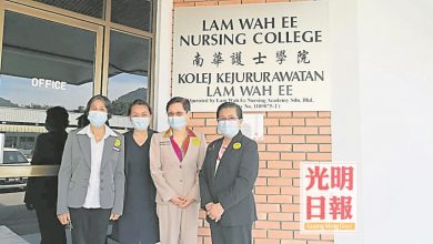 Photo of 南華護士學院院長 洪寶春職場57年榮休