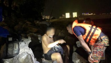 Photo of 醉漢新關仔角墜海 消拯員救了他一命