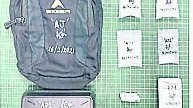 Photo of 警扣1行跡可疑男子 背包起3疑毒品物質