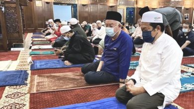 Photo of 直區清真寺允一半人數入內 納吉祈禱巧遇馬斯蘭
