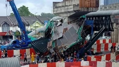 Photo of 【內附視頻】高架天橋坍塌 壓客貨車5人受困
