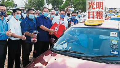 Photo of 林添順代表檳港口公司 300物資移交瓜縣司機