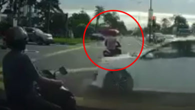 Photo of 騎士貪快冒險闖紅燈 轎車未及剎車遭撞倒