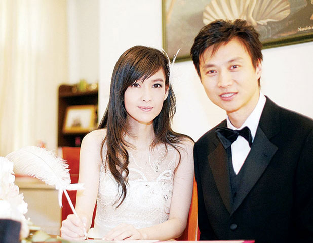 直到2009年倪震與周慧敏終於結婚了，倪震才公開向劉錫明道歉。