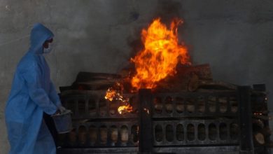 Photo of 印度病逝人數單日新高   火化爐難負荷燒熔鐵架