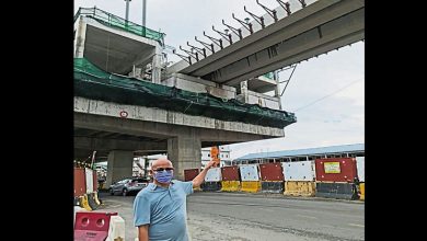 Photo of 輕快鐵施工 安全網未蓋好 洋灰泥水滴中騎士