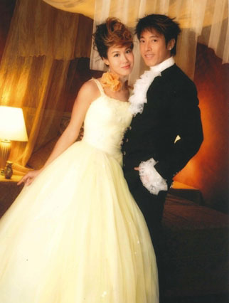 008年他與香港女星麥景婷結婚